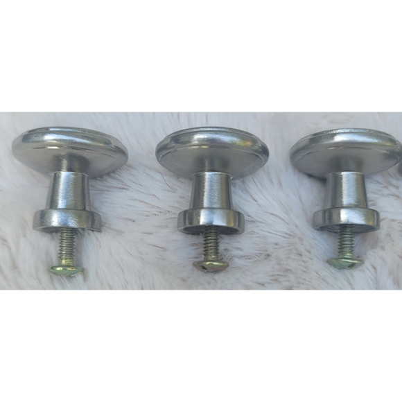 Set of 4 cabinet hardware silver knobs - Picture 15 of 16